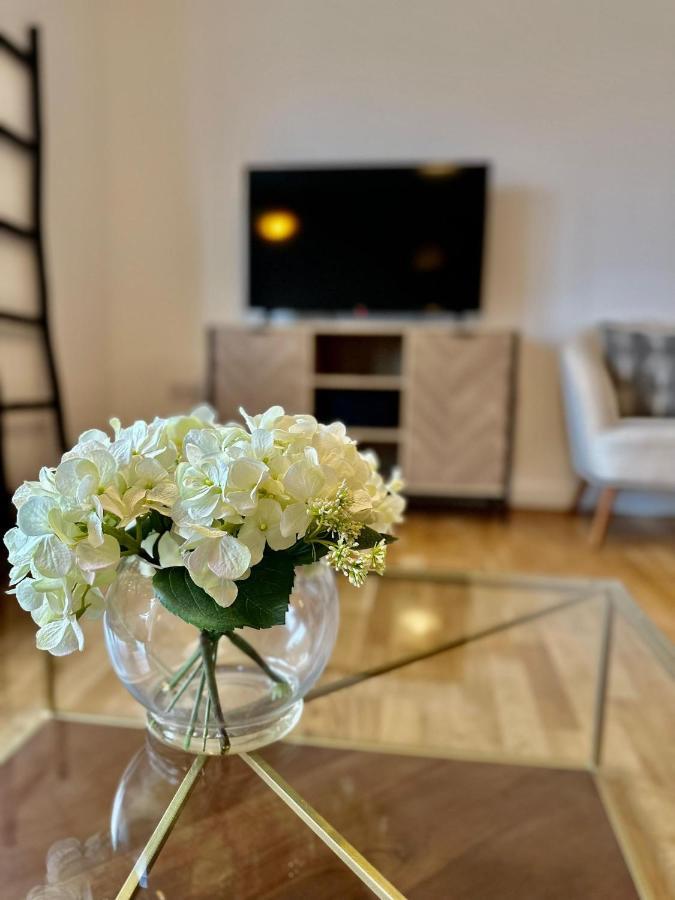 Koala & Tree - Modern 1 Bed Apartment For 4 Guests In The Heart Of Cambridge - Short Lets & Serviced Accommodation CBG Exterior foto